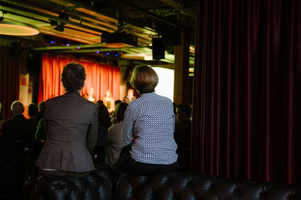 Kundenevent im Papiersaal, Zuhören des Vortrags