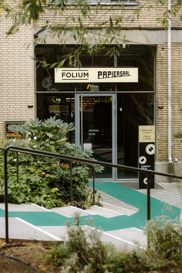 Papiersaal und Folium Aussen, grüner Teppich beim Zürich Film Festival 