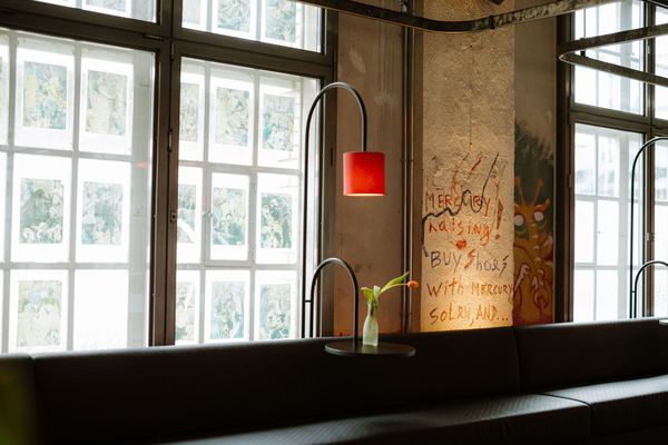 Papiersaal Wandmalerei und historische Fenster