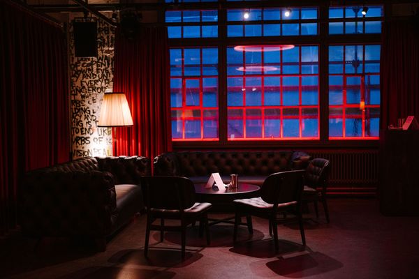 Papiersaal sitting area at night, without people, mood