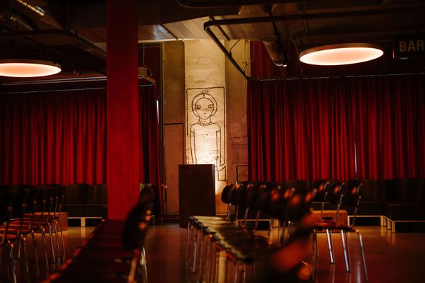 Papiersaal Wandmalerei, Person, nur Kontur 