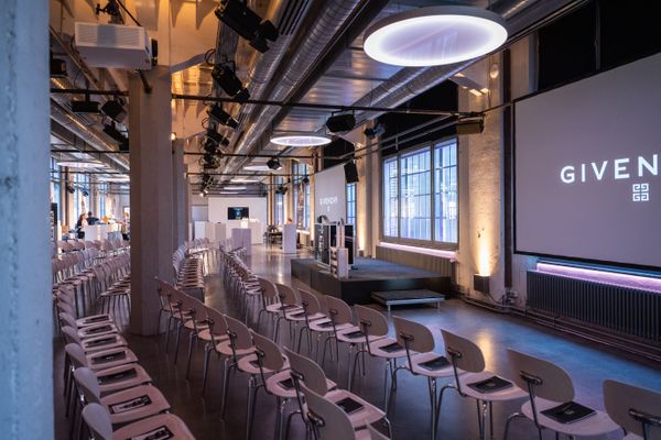 Referat/Konferenz im Folium, bestuhlt, ohne Menschen 