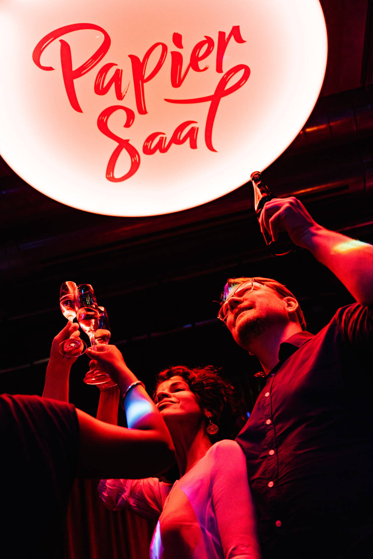 Festlichkeit im Papiersaal Festlichkeit im Papiersaal, Personen beim Anstossen