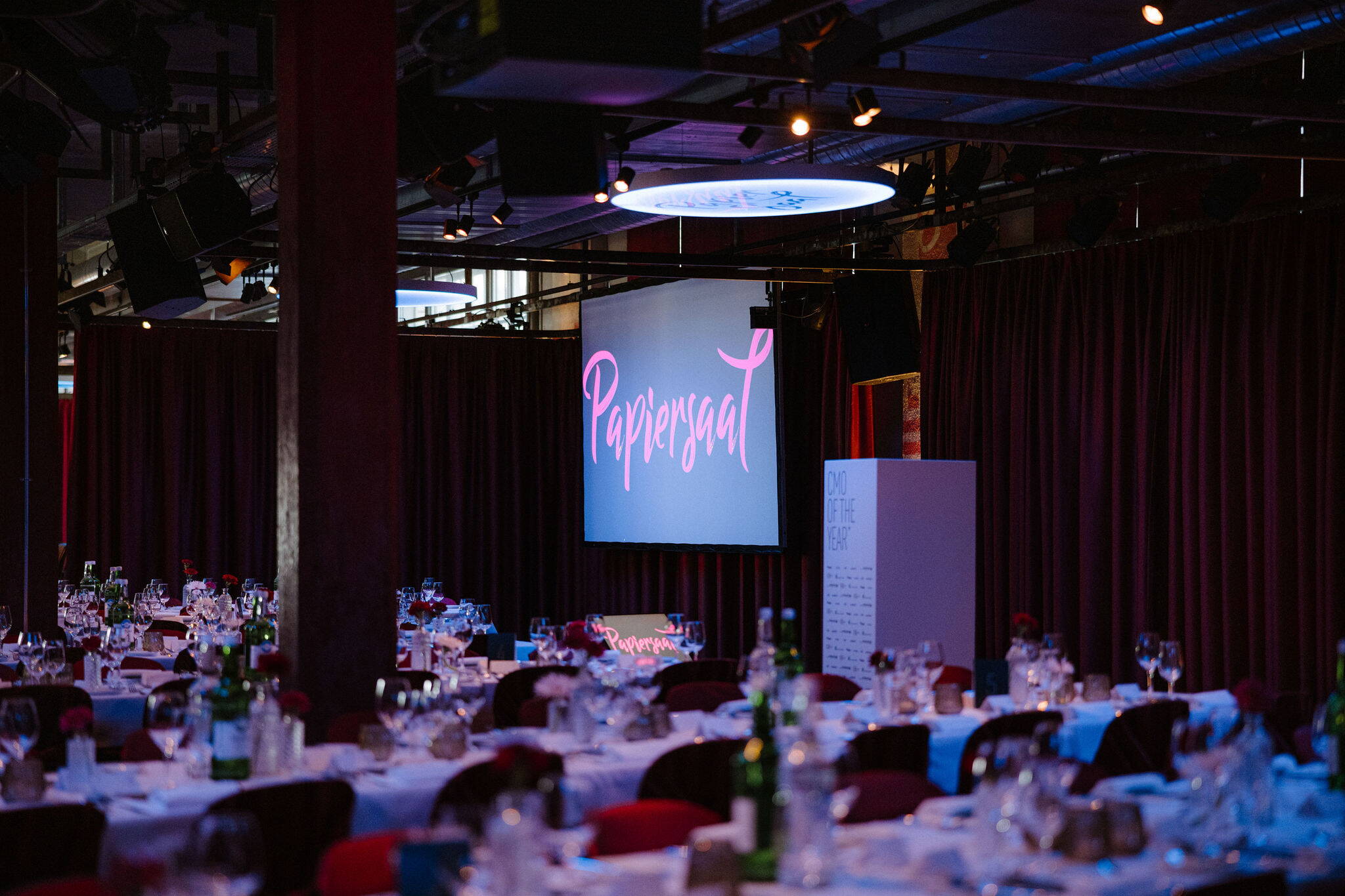 Gala-Dinner im Papiersaal, Tische gedeckt, ohne Menschen, Mood
