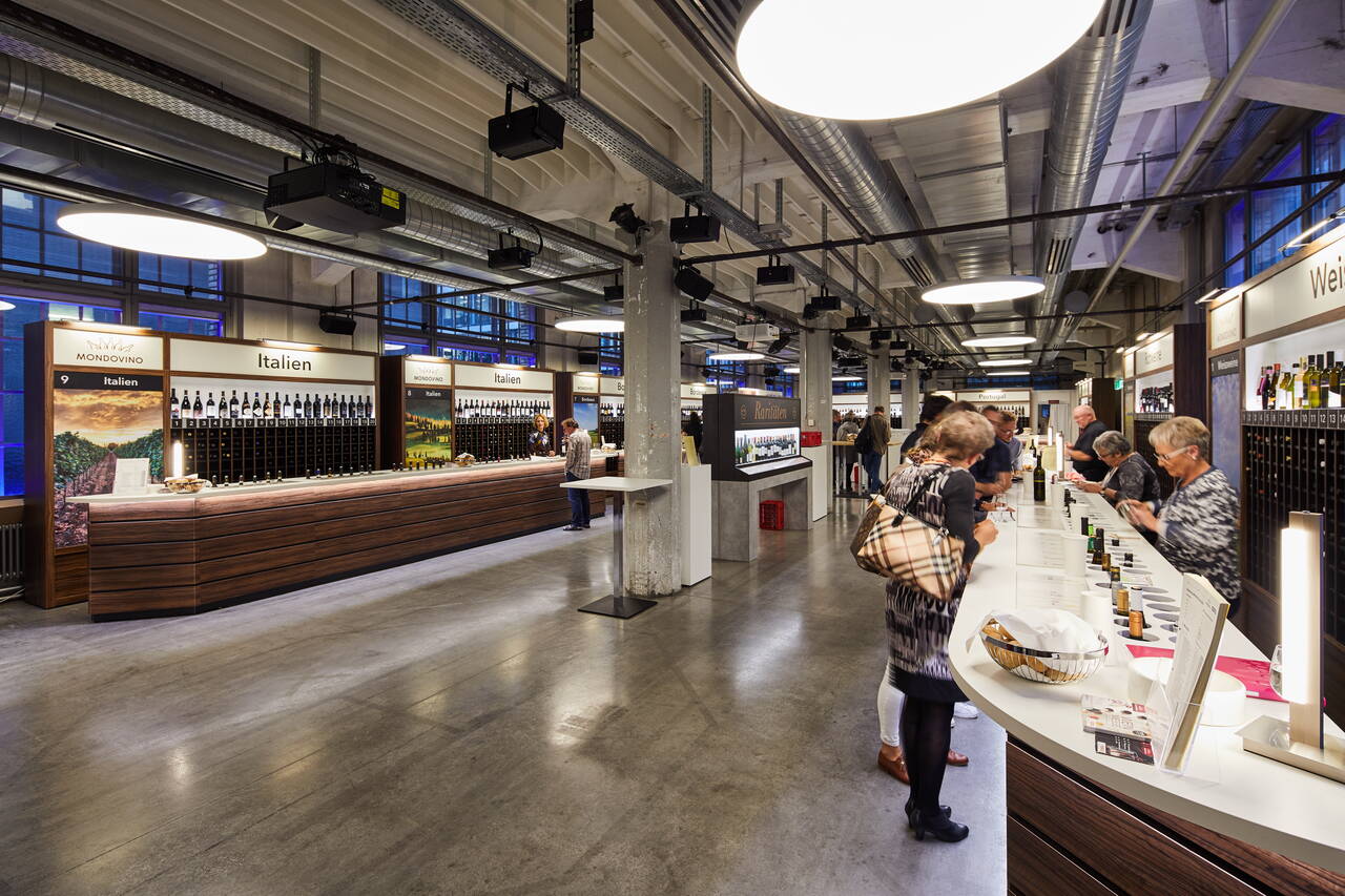 Weinmesser im Folium, verschiedene Aussteller